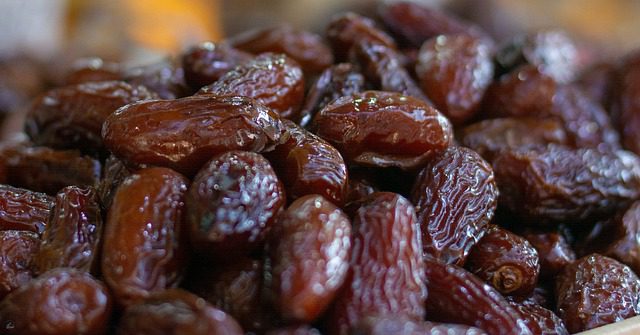 Can I eat dates at night?
